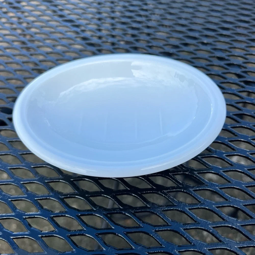 Porcelain soap dish